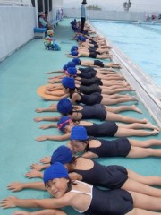 １年生が初めての水泳学習 和歌山市立 有功東小学校