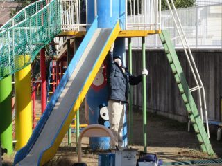 遊具のペンキぬりありがとうございます 和歌山市立 中之島幼稚園