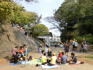 ６年生　おか公園　お昼ご飯　